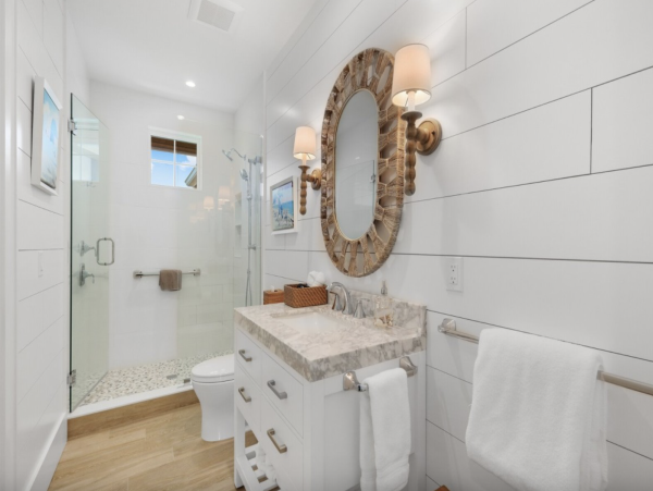 Beachside Four Bedrooms Vacation Home in Anna Maria